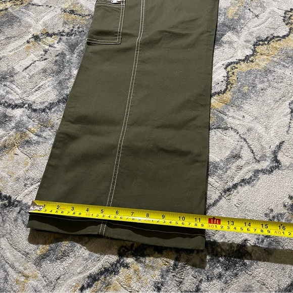 RACHEL PAIGE - Women’s Green Cargo Wide leg pants
98% Cotton, 2% Spandex. Size L - Picture 6 of 8
